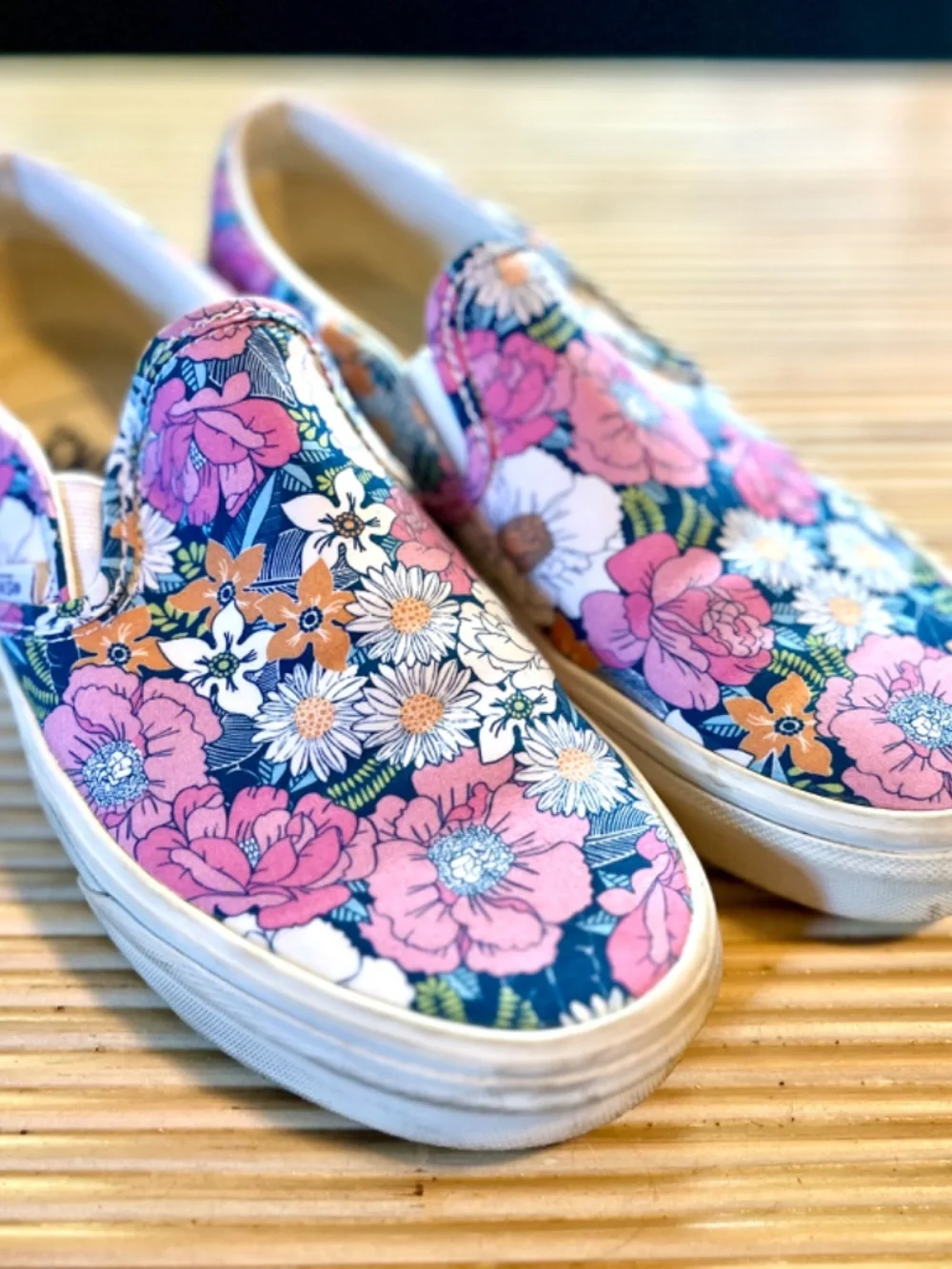 Supercute Tropical Floral Vans Slip Ons - Picture 3 of 6